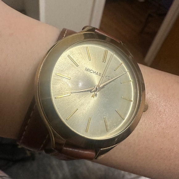 Michael Kors Gold Watch - Picture 4 of 5